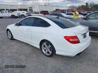 2015 Mercedes-Benz C-Class C 250 with VIN WDDGJ4HBXFG360200, listed as a IAAI auction lot 40952908 with 70,987 mi miles. Bid and sale history available at carsss.com. Image 3.