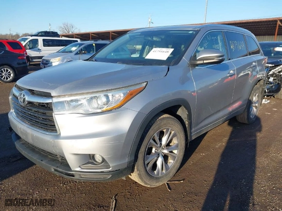 2015 Toyota Highlander XLE with VIN 5TDJKRFH8FS122806, listed as a IAAI auction lot 41791648 with 149,973 mi miles. Bid and sale history available at carsss.com. Image 2.