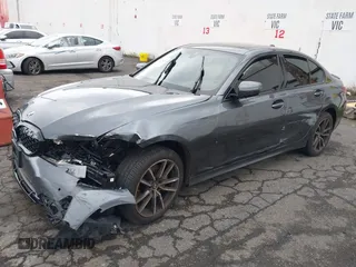 2022 BMW 3 Series 330i xDrive with VIN 3MW5R7J09N8C69868, listed as a IAAI auction lot 41462538 with 1 mi miles. Bid and sale history available at carsss.com. Image 20.
