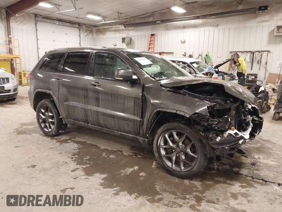 2021 Jeep Grand Cherokee 80th Anniversary z VIN 1C4RJFBG2MC736010, wystawiony jako IAAI lot #41355729 z przebiegiem 45 588 mil mil oraz . Historia ofert i sprzedaży dostępna na DreamBid. Obrazek 1.