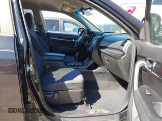 2011 Kia Sorento LX with VIN 5XYKT3A17BG012880, listed as a IAAI auction lot 41717232 with 196,571 mi miles. Bid and sale history available at carsss.com. Image 5.