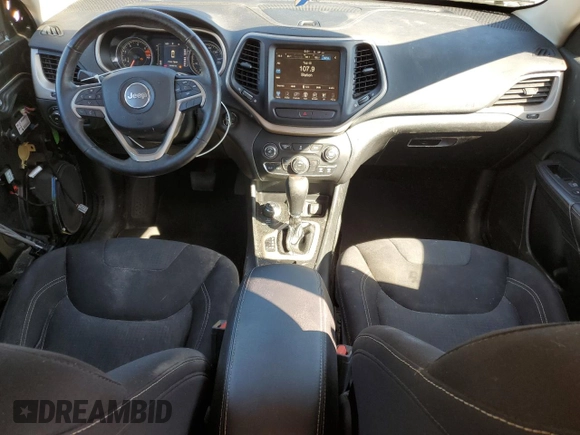 2016 Jeep Cherokee Latitude z VIN 1C4PJMCB4GW375624, wystawiony jako Copart lot #55562415 z przebiegiem 218 437 mil mil oraz Szkoda całkowita • Salvage title. Historia ofert i sprzedaży dostępna na DreamBid. Obrazek 8.