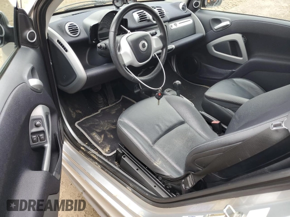 2014 Smart fortwo Passion z VIN WMEEJ9AA8DK673242, wystawiony jako Copart lot #43963505 z przebiegiem Nie podano mil oraz Tytuł czysty. Historia ofert i sprzedaży dostępna na DreamBid. Obrazek 8.