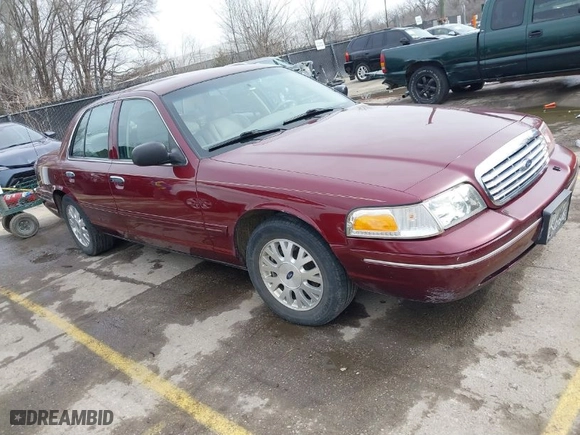 2005 Ford Crown Victoria LX with VIN 2FAFP74W25X106106, listed as a IAAI auction lot 41825793 with 175,740 mi miles. Bid and sale history available at carsss.com. Image 1.