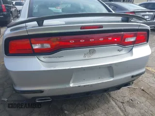 2011 Dodge Charger SE z VIN 2B3CL3CG2BH613364, wystawiony jako IAAI lot #42257275 z przebiegiem 137 321 mil mil oraz . Historia ofert i sprzedaży dostępna na DreamBid. Obrazek 16.