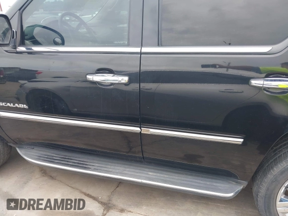 2013 Cadillac Escalade Luxury z VIN 1GYS3BEFXDR127777, wystawiony jako IAAI lot #42390040 z przebiegiem 206 852 mil mil oraz . Historia ofert i sprzedaży dostępna na DreamBid. Obrazek 14.