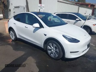 2023 Tesla Model Y Long Range z VIN 7SAYGDEE3PF897016, wystawiony jako IAAI lot #40407572 z przebiegiem 8 030 mil mil oraz . Historia ofert i sprzedaży dostępna na DreamBid. Obrazek 1.