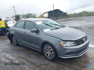 2017 Volkswagen Jetta SE z VIN 3VWB67AJ5HM201924, wystawiony jako IAAI lot #42265886 z przebiegiem 79 346 mil mil oraz . Historia ofert i sprzedaży dostępna na DreamBid. Obrazek 1.