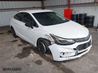 2018 Chevrolet Cruze LT with VIN 1G1BE5SM0J7172084, listed as a IAAI auction lot 41872803 with 132,431 mi miles. Bid and sale history available at carsss.com. Image 1.