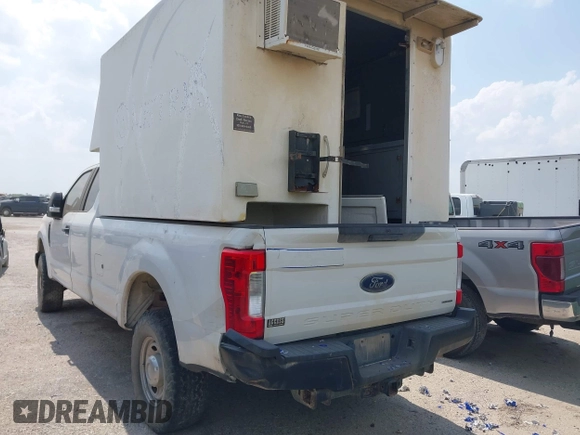 2019 Ford F-250 XL with VIN 1FT7X2B67KEC10592, listed as a IAAI auction lot 42135477 with 211,401 mi miles and . Bid and sale history available at DreamBid. Image 3.