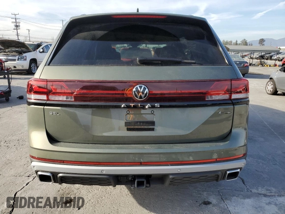2024 Volkswagen Atlas Peak Edition SEL z VIN 1V2GR2CA3RC544569, wystawiony jako Copart lot #86591324 z przebiegiem 4 256 mil mil oraz Szkoda całkowita • Salvage title. Historia ofert i sprzedaży dostępna na DreamBid. Obrazek 6.