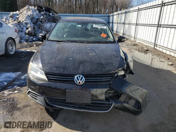 2014 Volkswagen Jetta SE with VIN 3VWD17AJ9EM400204, listed as a Copart auction lot 42484055 with 137,287 mi miles and Salvage title. Bid and sale history available at DreamBid. Image 5.