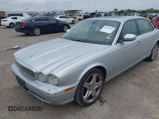 2007 Jaguar XJ with VIN SAJWA79B77SH12190, listed as a IAAI auction lot 42142432 with 1 mi miles. Bid and sale history available at carsss.com. Image 6.