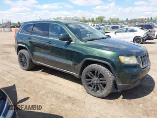 2011 Jeep Grand Cherokee Laredo z VIN 1J4RR4GG4BC584339, wystawiony jako IAAI lot #42196594 z przebiegiem 240 597 mil mil oraz . Historia ofert i sprzedaży dostępna na DreamBid. Obrazek 1.