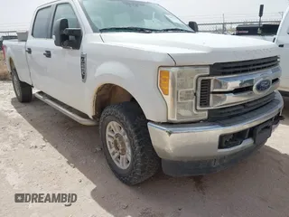 2017 Ford Super Duty F-250 SRW Lariat with VIN 1FT7W2B62HEE13708, listed as a IAAI auction lot 41821239 with 200,253 mi miles. Bid and sale history available at carsss.com. Image 1.