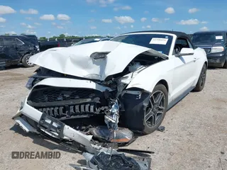 2018 Ford Mustang EcoBoost Premium z VIN 1FATP8UH3J5166286, wystawiony jako IAAI lot #42390424 z przebiegiem 92 077 mil mil oraz . Historia ofert i sprzedaży dostępna na DreamBid. Obrazek 2.