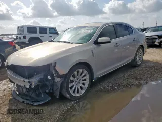 2009 Lincoln MKS z VIN 1LNHM93R59G630649, wystawiony jako Copart lot #61180975 z przebiegiem 149 592 mil mil oraz Szkoda całkowita • Salvage title. Historia ofert i sprzedaży dostępna na DreamBid. Obrazek 1.