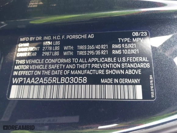 2024 Porsche Macan with VIN WP1AA2A55RLB03058, listed as a IAAI auction lot 41905728 with 7,880 mi miles. Bid and sale history available at carsss.com. Image 9.