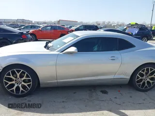 2013 Chevrolet Camaro LS с VIN 2G1FA1E32D9131600, выставлен на аукционе IAAI как лот 41742765 с пробегом 184 660 миль миль и . История ставок и продаж доступна на DreamBid. Изображение 14.