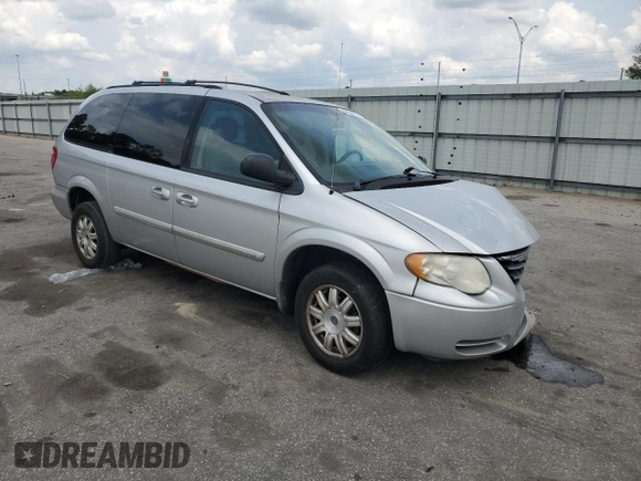 2006 Chrysler Town & Country Touring z VIN 2A4GP54L46R871164, wystawiony jako Copart lot #54726995 z przebiegiem 200 086 mil mil oraz Szkoda całkowita • Salvage title. Historia ofert i sprzedaży dostępna na DreamBid. Obrazek 4.