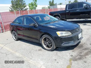 2011 Volkswagen Jetta SE z VIN 3VWDZ7AJ6BM379316, wystawiony jako IAAI lot #42101190 z przebiegiem 145 496 mil mil oraz . Historia ofert i sprzedaży dostępna na DreamBid. Obrazek 1.
