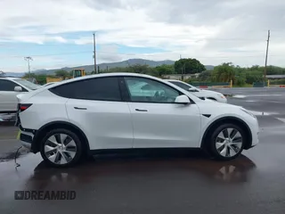 2020 Tesla Model Y Long Range z VIN 5YJYGDEE3LF043800, wystawiony jako IAAI lot #41590220 z przebiegiem 62 341 mil mil oraz . Historia ofert i sprzedaży dostępna na DreamBid. Obrazek 14.