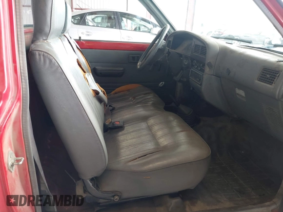 1991 Toyota Pickup with VIN JT4RN81A4M0071920, listed as a IAAI auction lot 42657768 with 257,702 mi miles and . Bid and sale history available at DreamBid. Image 5.