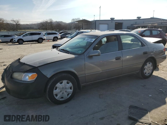 2001 Toyota Camry CE z VIN 4T1BG22K91U116124, wystawiony jako Copart lot #83041984 z przebiegiem 141 101 mil mil oraz Czysty tytuł • Clean title. Historia ofert i sprzedaży dostępna na DreamBid. Obrazek 1.