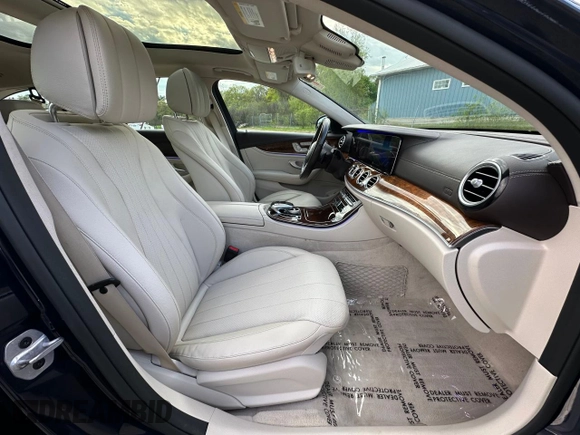 2019 Mercedes-Benz E 450 with VIN WDDZH6JB9KA591631, listed as a Copart auction lot 56421825 with 158,139 mi miles and Clean Title. Bid and sale history available at DreamBid. Image 5.