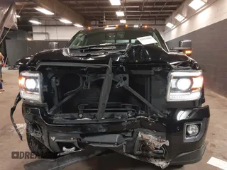 2019 GMC Sierra 2500HD Denali with VIN 1GT12SEY6KF105182, listed as a IAAI auction lot 41522040 with 47,124 mi miles. Bid and sale history available at carsss.com. Image 6.