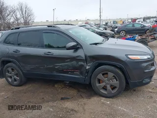 2017 Jeep Cherokee Latitude с VIN 1C4PJMCS1HW521429, выставлен на аукционе IAAI как лот 41286914 с пробегом 153 855 миль миль и . История ставок и продаж доступна на DreamBid. Изображение 12.
