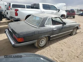 1985 Mercedes-Benz 380 z VIN WDBBA45C6FA018567, wystawiony jako Copart lot #49676645 z przebiegiem 129 320 mil mil oraz Czysty tytuł • Clean title. Historia ofert i sprzedaży dostępna na DreamBid. Obrazek 3.