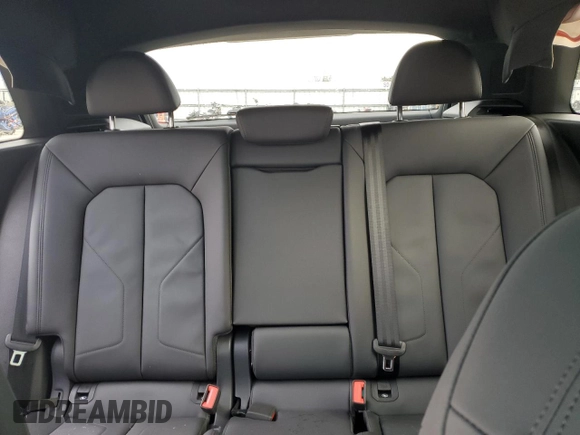 2024 Audi Q3 S line Premium z VIN WA1DECF34R1170613, wystawiony jako Copart lot #41694995 z przebiegiem 8 994 mil mil oraz Szkoda całkowita • Salvage title. Historia ofert i sprzedaży dostępna na DreamBid. Obrazek 10.