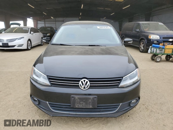 2011 Volkswagen Jetta SEL z VIN 3VWLX7AJ5BM370060, wystawiony jako Copart lot #50052585 z przebiegiem 157 629 mil mil oraz Szkoda całkowita • Salvage title. Historia ofert i sprzedaży dostępna na DreamBid. Obrazek 5.