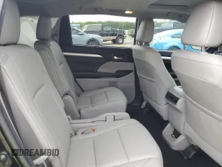 2018 Toyota Highlander SE z VIN 5TDJZRFHXJS821925, wystawiony jako Copart lot #56597305 z przebiegiem 36 232 mil mil oraz Szkoda całkowita • Salvage title. Historia ofert i sprzedaży dostępna na DreamBid. Obrazek 11.