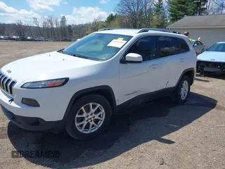 2016 Jeep Cherokee Latitude with VIN 1C4PJMCS3GW133617, listed as a IAAI auction lot 42049206 with 155,056 mi miles. Bid and sale history available at carsss.com. Image 19.