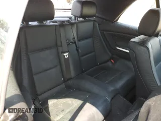 2004 BMW 3 Series 325Ci z VIN WBABW33404PG98369, wystawiony jako Copart lot #63899115 z przebiegiem 134 828 mil mil oraz Czysty tytuł • Clean title. Historia ofert i sprzedaży dostępna na DreamBid. Obrazek 10.
