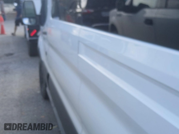 2019 Ford Transit Passenger XL z VIN 1FBAX2CM8KKA85224, wystawiony jako IAAI lot #42845272 z przebiegiem 142 658 mil mil oraz . Historia ofert i sprzedaży dostępna na DreamBid. Obrazek 12.
