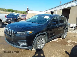 2019 Jeep Cherokee Latitude Plus with VIN 1C4PJLLB3KD223431, listed as a IAAI auction lot 40377530 with 123,575 mi miles. Bid and sale history available at carsss.com. Image 17.