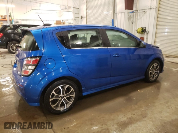 2018 Chevrolet Sonic LT z VIN 1G1JD6SH3J4105391, wystawiony jako Copart lot #47450685 z przebiegiem 69 558 mil mil oraz Nie do naprawy • Non repairable. Historia ofert i sprzedaży dostępna na DreamBid. Obrazek 3.