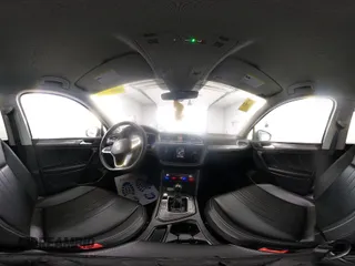 2024 Volkswagen Tiguan SE z VIN 3VV3B7AX5RM084940, wystawiony jako IAAI lot #42731231 z przebiegiem 19 747 mil mil oraz . Historia ofert i sprzedaży dostępna na DreamBid. Obrazek 20.
