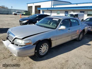 2005 Lincoln Town Car Signature Limited with VIN 1LNHM82W15Y669552, listed as a Copart auction lot 53348775 with 307,634 mi miles and Non Repairable. Bid and sale history available at carsss.com. Image 1.