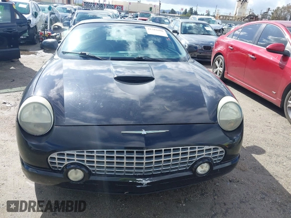 2004 Ford Thunderbird Deluxe z VIN 1FAHP60A64Y101843, wystawiony jako IAAI lot #41582696 z przebiegiem 146 492 mil mil oraz . Historia ofert i sprzedaży dostępna na DreamBid. Obrazek 12.