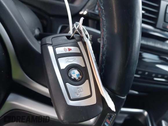 2015 BMW M3 z VIN WBS3C9C51FP803778, wystawiony jako IAAI lot #41732784 z przebiegiem 58 820 mil mil oraz . Historia ofert i sprzedaży dostępna na DreamBid. Obrazek 11.