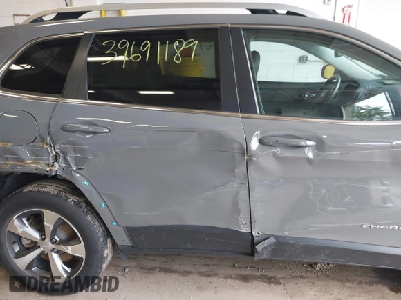 2021 Jeep Cherokee Limited with VIN 1C4PJMDX7MD165682, listed as a IAAI auction lot 39691189 with 47,112 mi miles and . Bid and sale history available at DreamBid. Image 13.