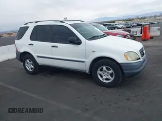 1998 Mercedes-Benz M-Class with VIN 4JGAB54E8WA033005, listed as a IAAI auction lot 41749012 with 194,731 mi miles. Bid and sale history available at carsss.com. Image 1.