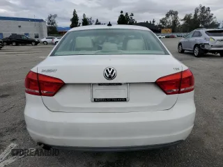 2014 Volkswagen Passat Wolfsburg Edition z VIN 1VWAT7A3XEC021986, wystawiony jako Copart lot #48819995 z przebiegiem 125 699 mil mil oraz Szkoda całkowita • Salvage title. Historia ofert i sprzedaży dostępna na DreamBid. Obrazek 6.