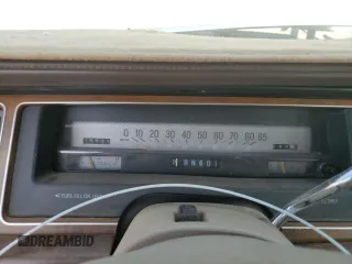 1991 Mercury Grand Marquis z VIN 2MECM75FXMX633893, wystawiony jako Copart lot #87439324 z przebiegiem 65 046 mil mil oraz Tytuł czysty. Historia ofert i sprzedaży dostępna na DreamBid. Obrazek 9.