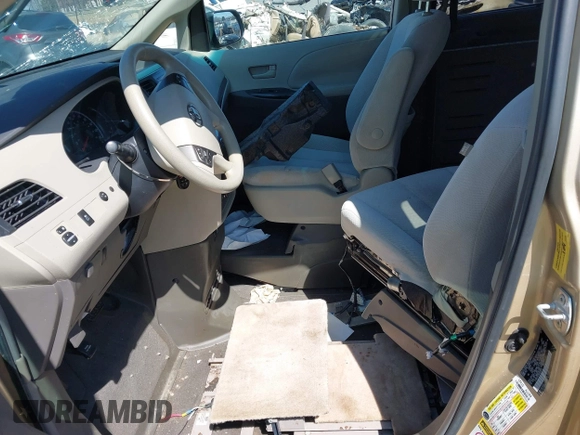 2011 Toyota Sienna LE AAS with VIN 5TDKK3DC0BS025523, listed as a IAAI auction lot 41114051 with 1 mi miles. Bid and sale history available at carsss.com. Image 17.