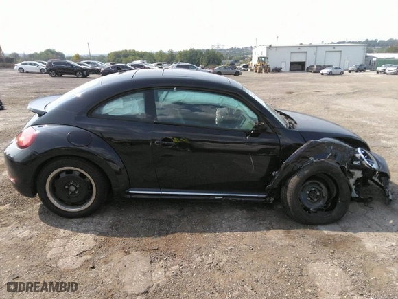 2018 Volkswagen Beetle S with VIN 3VWFD7ATXJM705321, listed as a IAAI auction lot 40118047 with NaN miles. Bid and sale history available at carsss.com. Image 13.